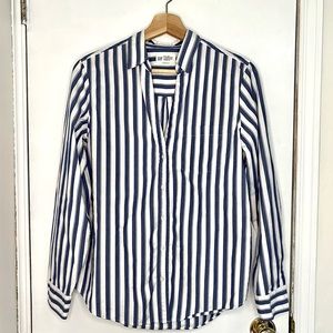 🌿GAP🌿 Striped Button Down Blouse